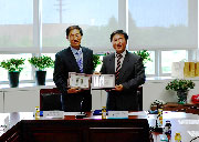 표본 기증자와 기념사진